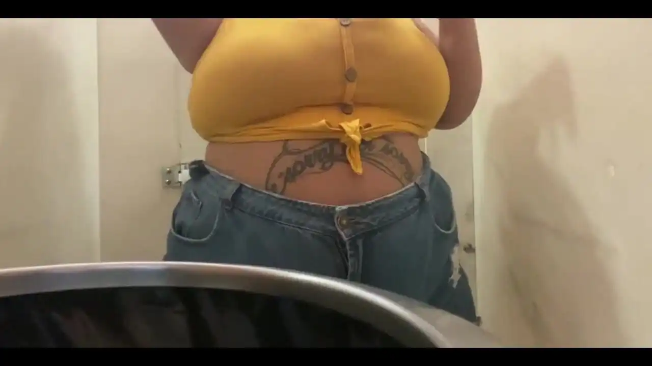 I Love a Public Restroom to Show off - Mary Jhuana