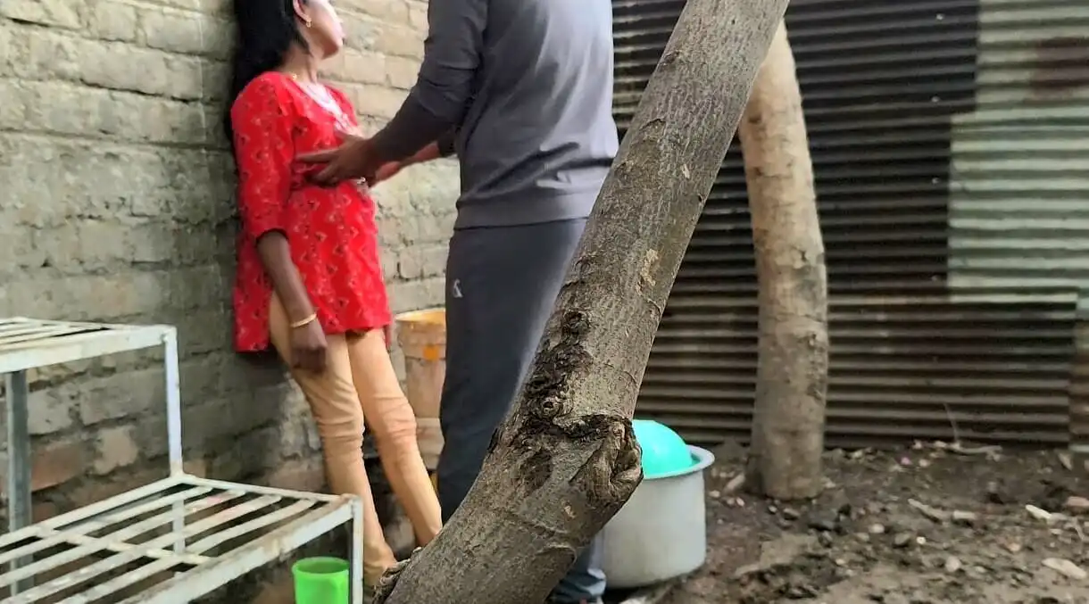 Indian Desi Bhabhi Sex in Forest - Bhabhi Was Sitting at Home in a Mood