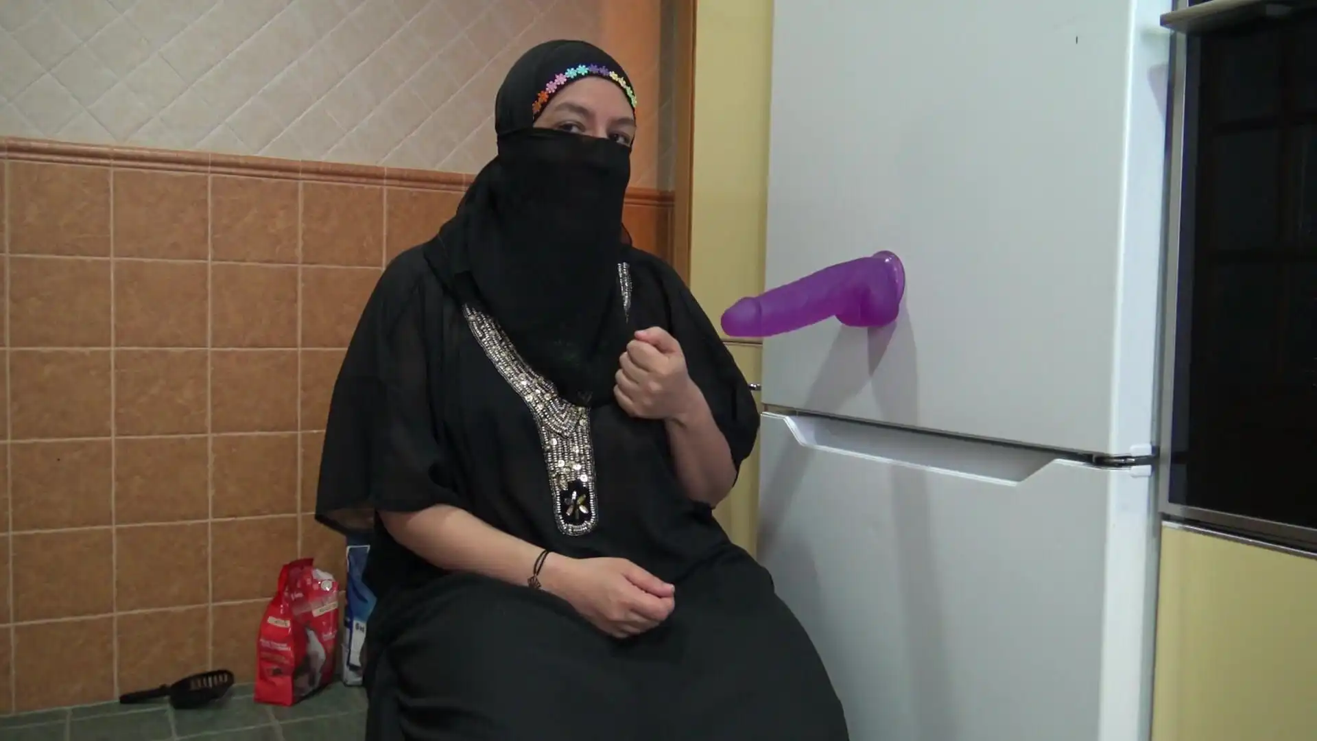 Saudi Arab Cuckold Wife Wants Big Dicks