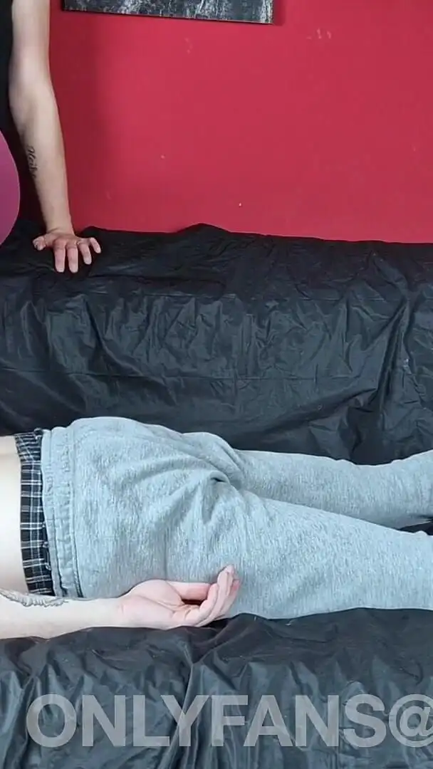 Oily Back Massage with Hot Amateur Feet