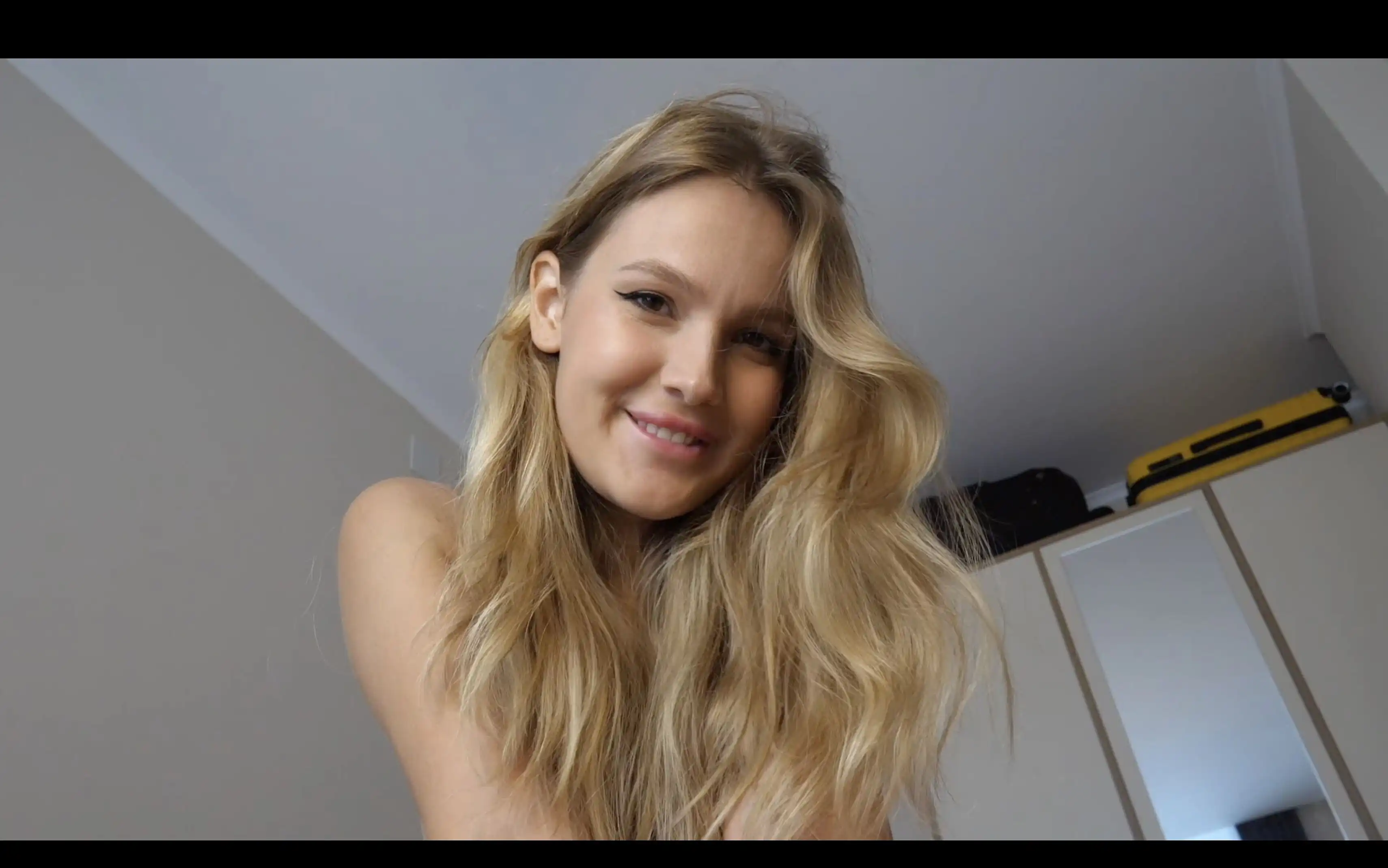 A Good Girl Knows How to Make a Good Morning. Virtual Sex