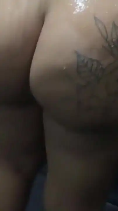 Dando Banho Na Minha Prima Mais Nova