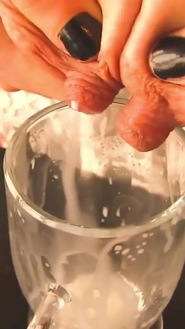 Amateur MILF Homemade Cameltoe and Lactating Boobs