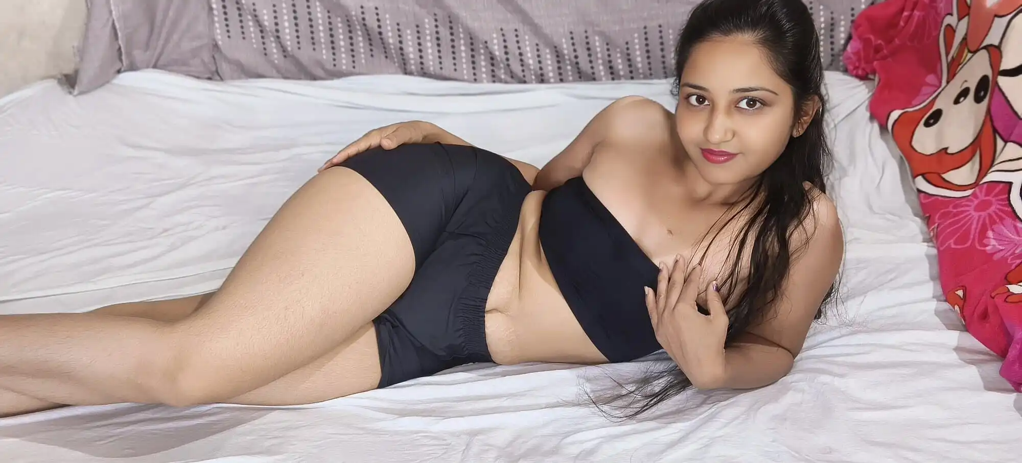 Indian Desi Girl Must Kiss on the Pretext of Shopping