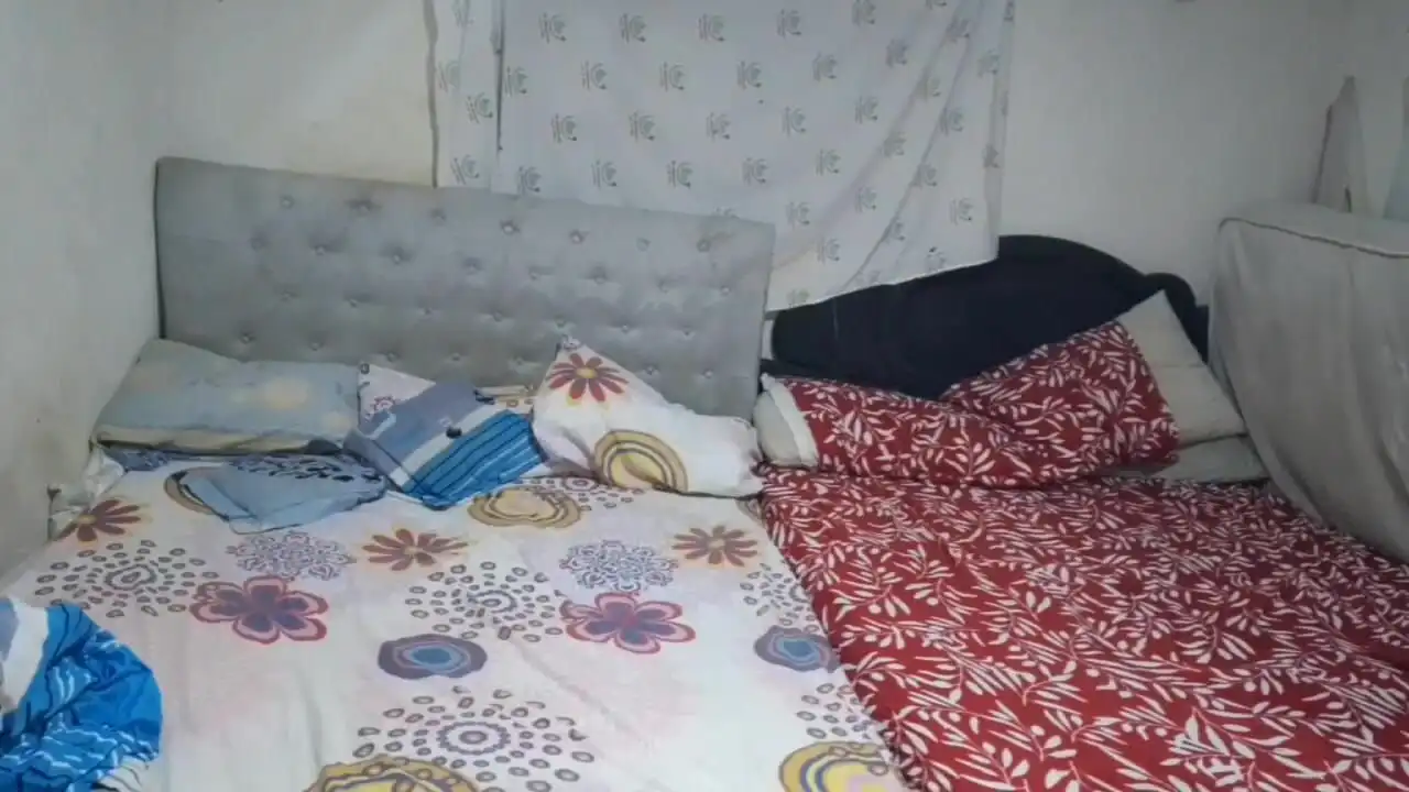 Horny Stepson Watches His Stepmom with a Big Ass Taking a Bath