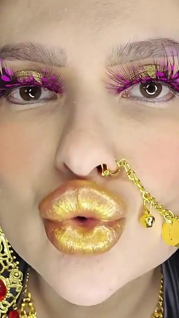 I Mesmerize You with My Lips and Magic Crystal