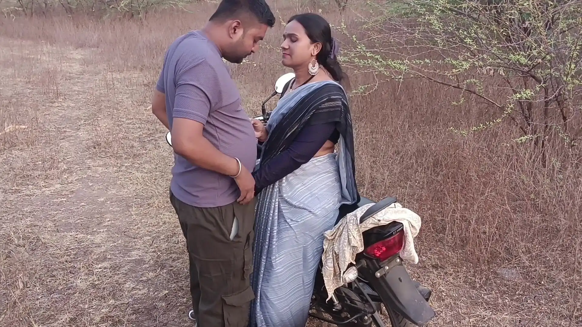 Desi Indian Marathi Kavita Bhabhi Fuck in Doggy Style in Forest