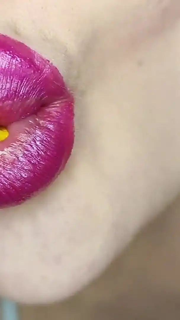 Giantess Eats 7 Tiny Persons and Digest