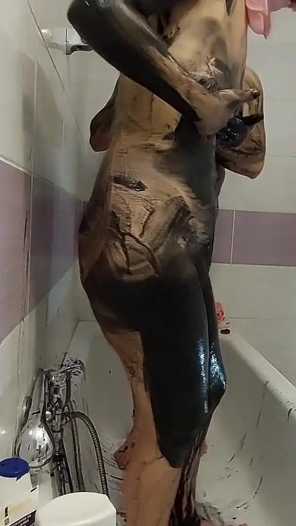 Amateur Couple Takes Bath