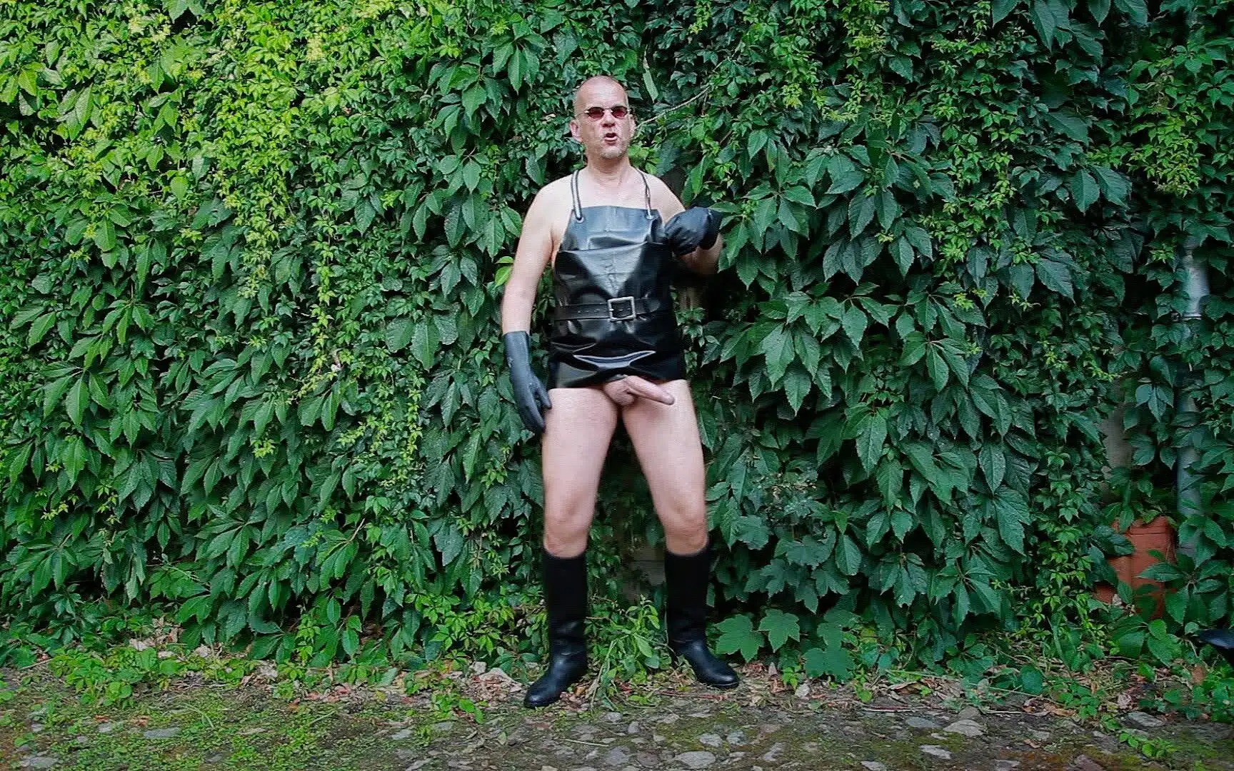 The Horny Rubber Gardener 19 Wet Play and Free Hand Cumshots Xl