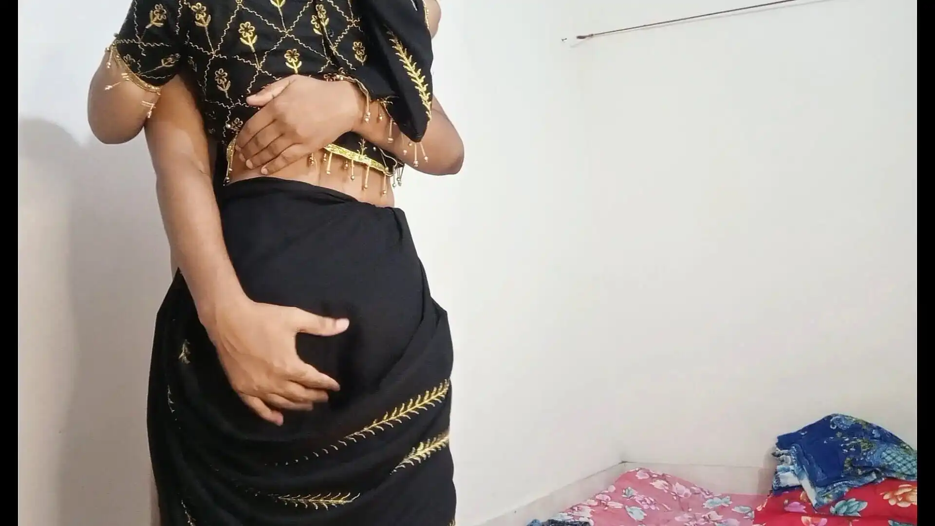 I Saw My Stepsister Wearing a Saree Then I Fucked Her
