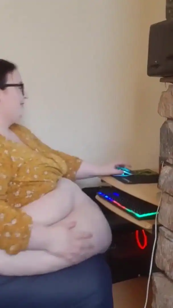 The fattest girl at work - struggles