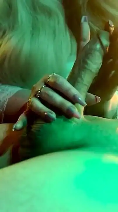 A Perfect Handjob From Step Mom