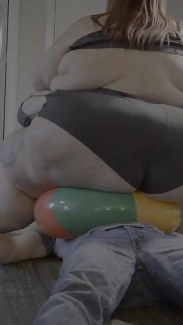 Spanxbeluga Smashes Beachballs on Matt