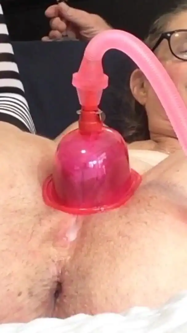 Hot MILF Enjoys a Pussy Pump Oozes Creamy Female Ejaculation