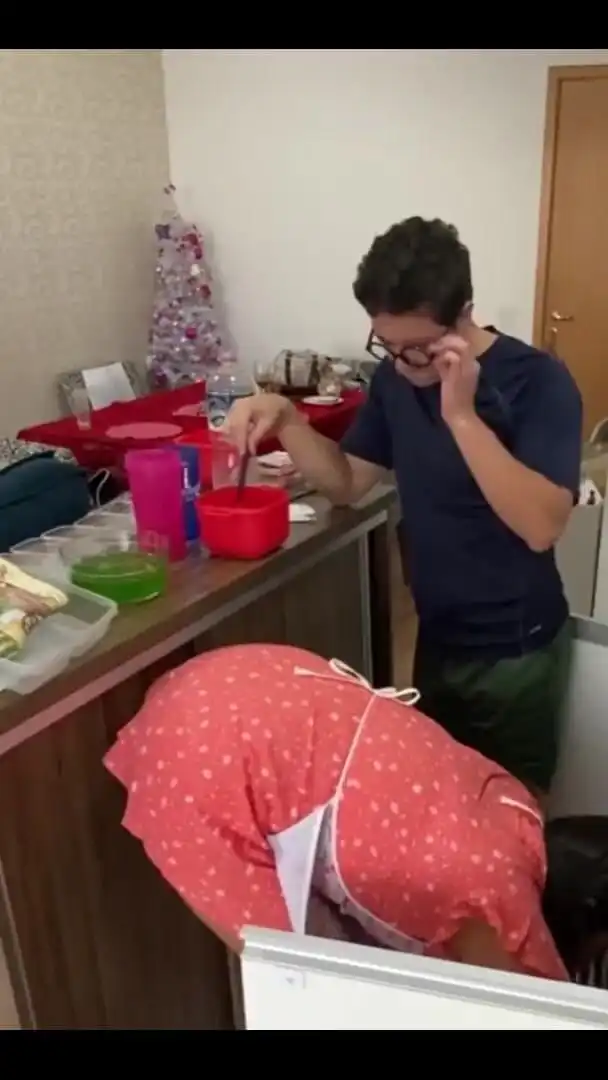 Kiffa Is a Hot Cooking Teacher