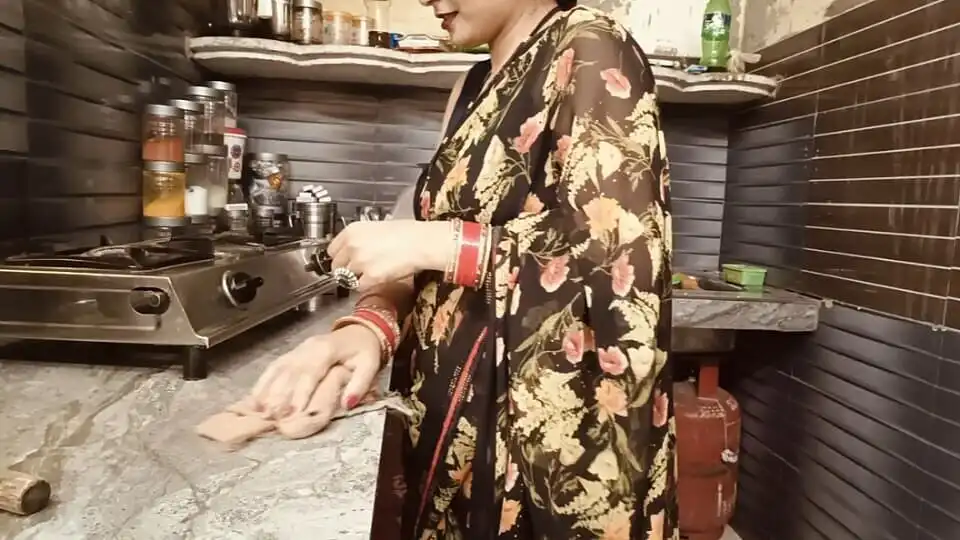 Tanya Bhabhi's Kitchen Me Romantic Chudai with Devar