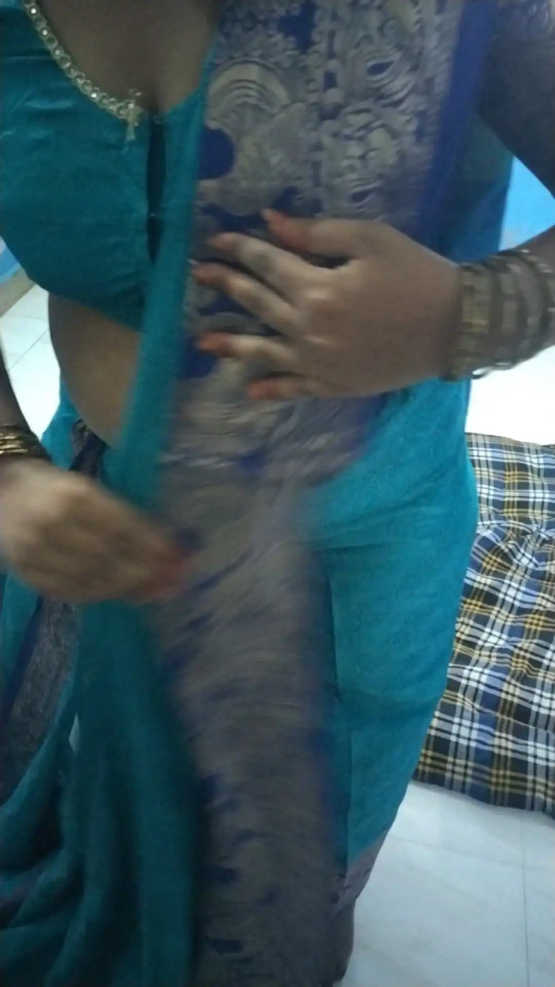 Hot Saree Wearing