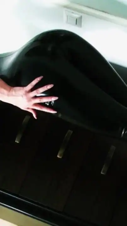 Latex Domina