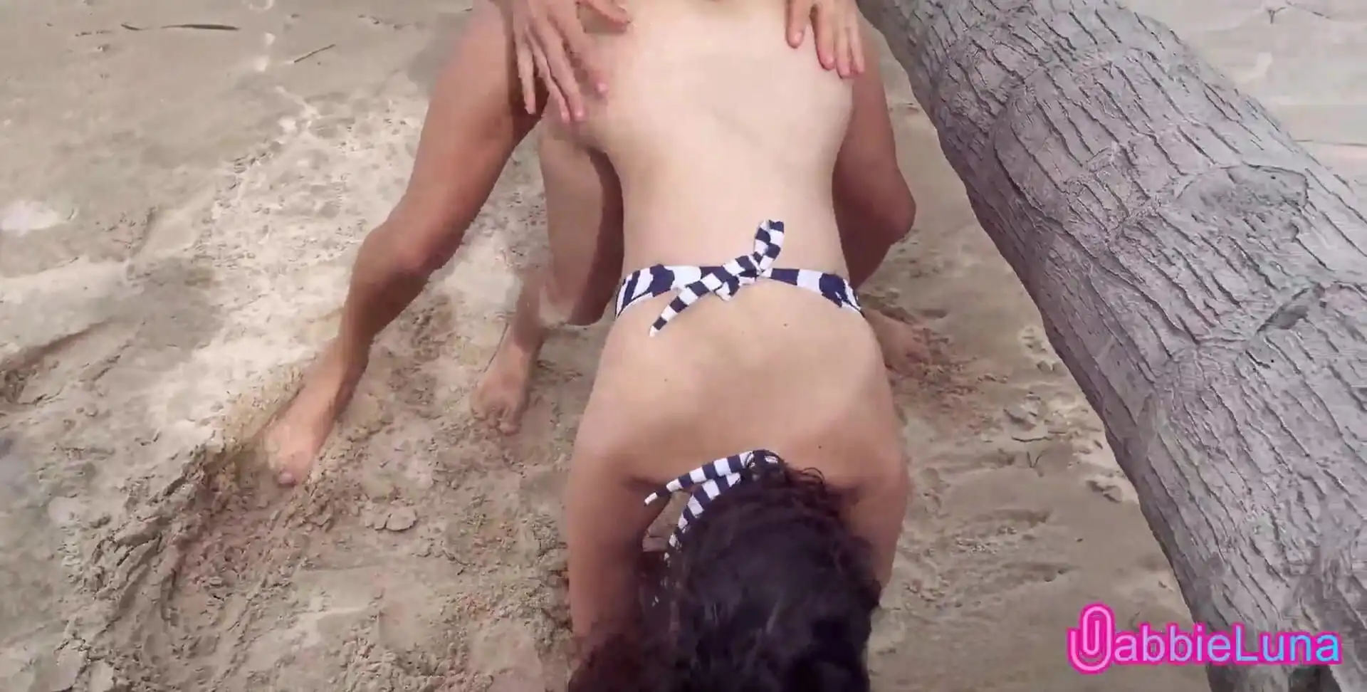 The Young Girl Gave Me Her Tight Pussy on the Beach