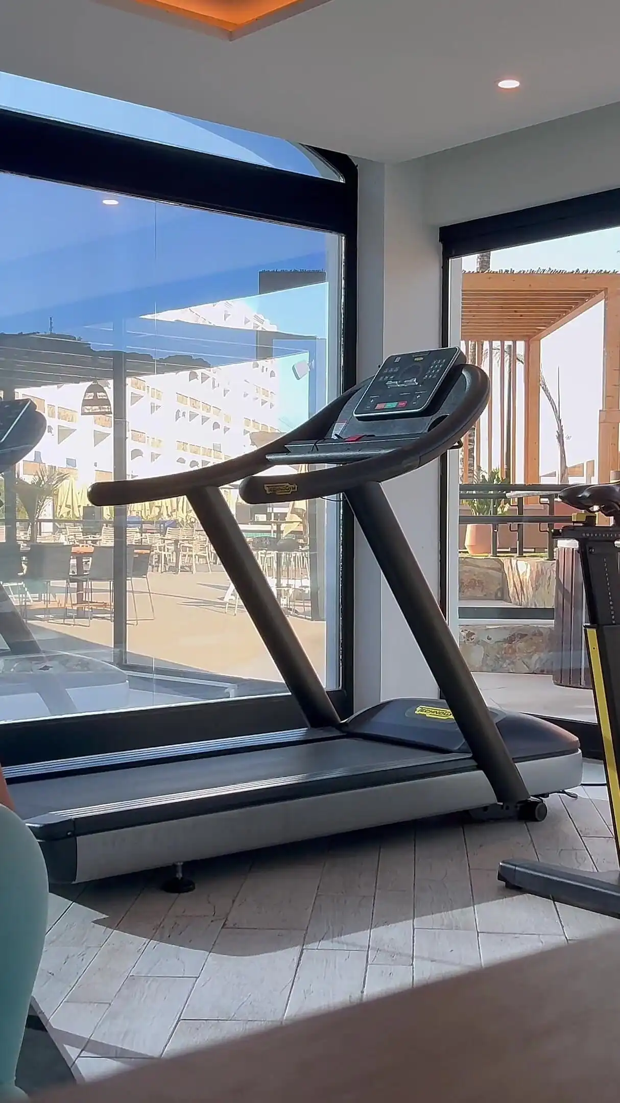 Fit Teen Bubble but Fucks Her Personal Trainer After the Gym