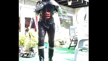 Roxina2006retrodollbootchange040906.wmv