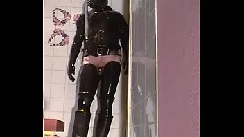 Roxina2003shemalesuperrubber161003xxxxl.wmv
