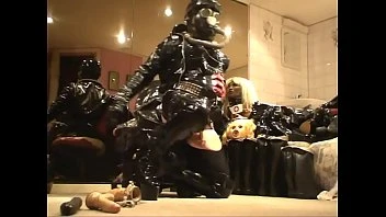 Roxina2010bondageandlatex240510xxl.wmv
