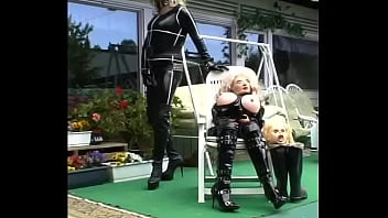 Roxina2006rubberdollout010606.wmv