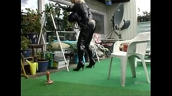 Roxina2009gardengirl060609xl.wmv