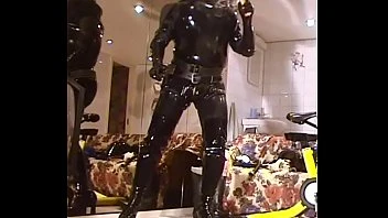 Roxina2004shinysexybitch250904xl.wmv