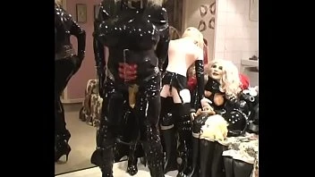 Roxina2007rubberdollpeepanting080307xl.wmv