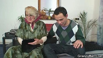 Old Ma Pleases A Stranger