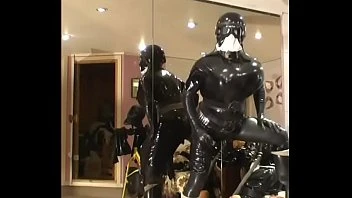Roxina2005kinkyandshinyrubber260205xl.wmv
