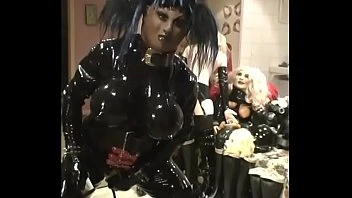 Roxina2007rubberdollinpeepants080307xl.wmv