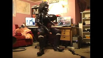 Roxina2009crazycockslut100109.wmv