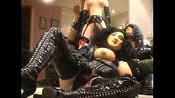 Roxina2008bustyretrolatexdoll270408xxl.wmv