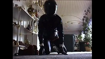 Roxina2000blackrubberridercumming060800.wmv