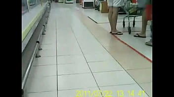 Super Bunda Comprando Linguiç a