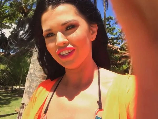 Sha Rizel Takes Us For An Island Stroll With Her Smartphone