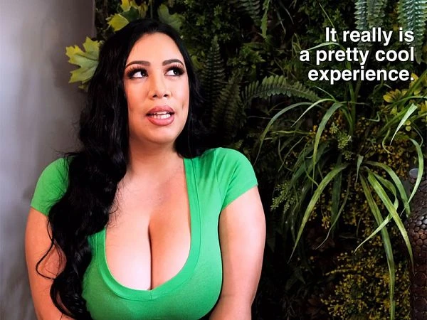 Julia Mendoza: Tit Chat