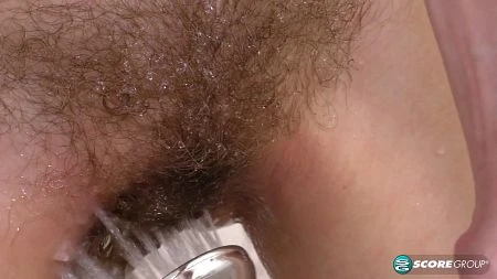 Bush Baby Alexa combs her blonde pussy hair in a warm, soapy bath.