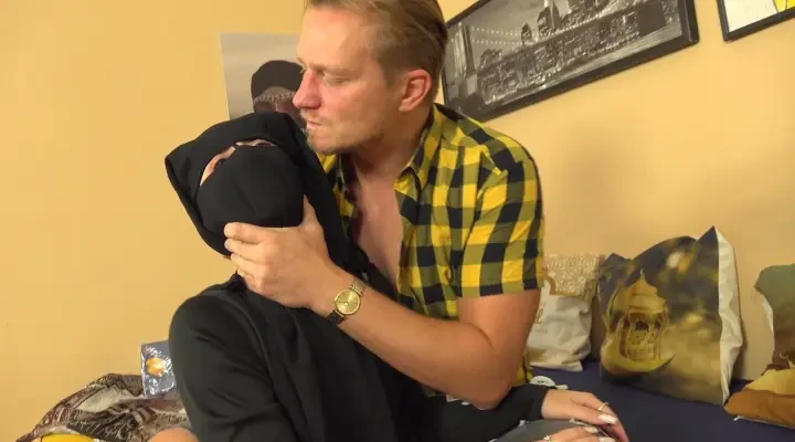 Whore in niqab enjoyed hardcore sex