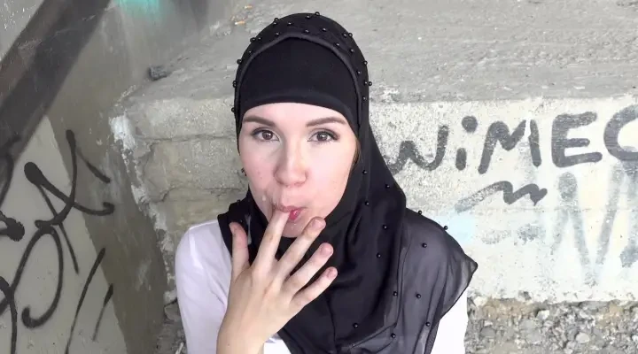 Outdoor quickie with muslim wife