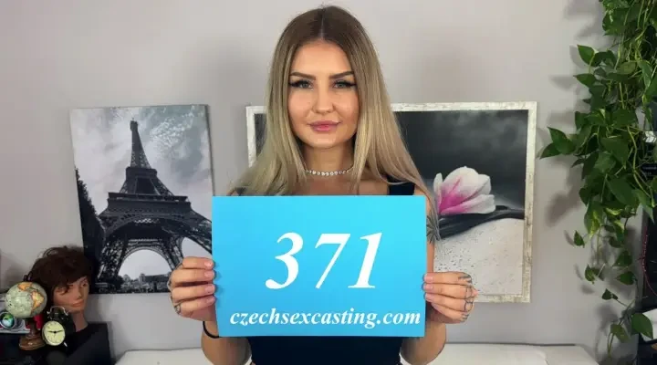 The plastic blonde got fucked at the casting