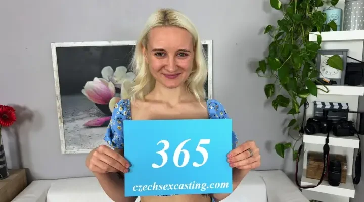 Sexy blonde is trying her luck in casting coach