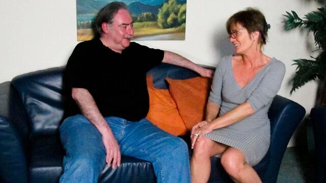 Short-haired mature chick gets penetrated in the doggy style pose
