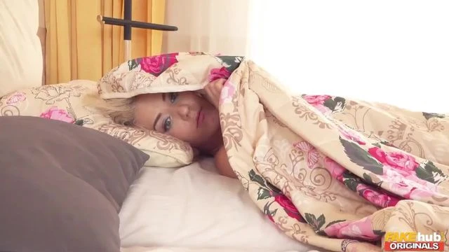 Sweet models Alicia Fox and Monique Woods are getting nailed in the bedroom