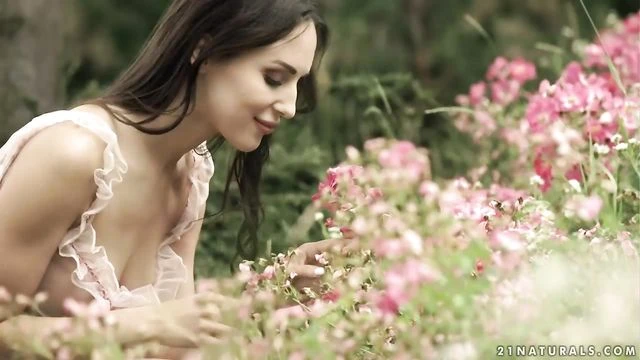 All-natural young brunette Lilu Moon anally fucked in the garden