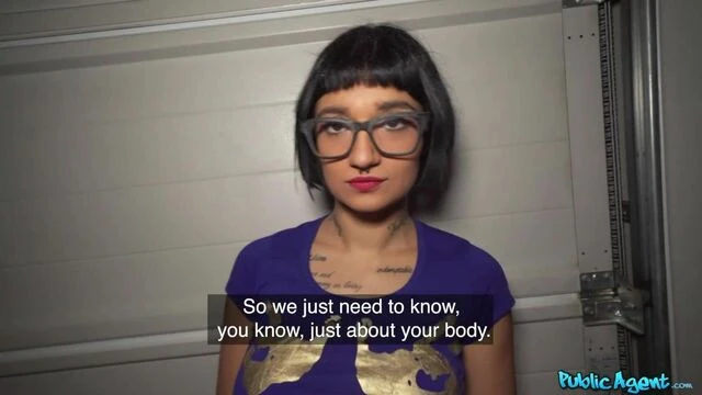 Short-haired chick with big bottom Candy Scott jumps on a big dick